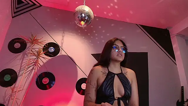 Snapshot of Lilith_and_Khloe chatting on November 2025 11:21:01 AM Lilith and Khloe online show from November 2025 11:21:01 AM