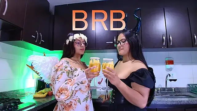 Lilith and Khloe online show from November 2025 11:21:01 AM