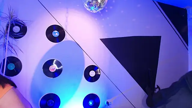 Lilith and Khloe online show from November 2025 11:24:01 AM