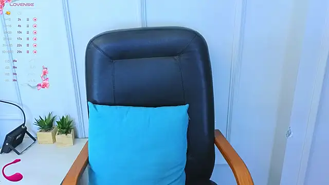 Snapshot of Kuro_Ren chatting on October 2025 12:38:02 PM Kuro Ren online show from October 2025 12:38:02 PM