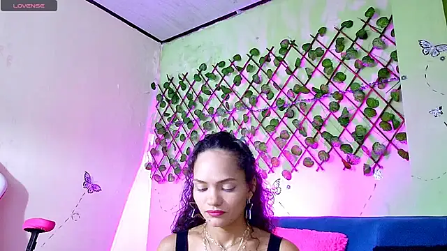 Karen Ariass online show from May 2026 01:39:01 PM