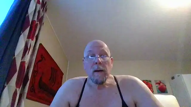 Snapshot of Boddman chatting on April 2026 05:52:02 PM Boddman online show from April 2026 05:52:02 PM