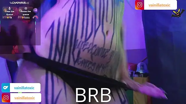 Snapshot of vainilla_doll chatting on March 2026 02:02:01 AM vainilla doll online show from March 2026 02:02:01 AM