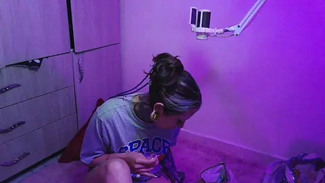 Snapshot of vainilla_doll chatting on April 2026 02:45:01 AM vainilla doll online show from April 2026 02:45:01 AM