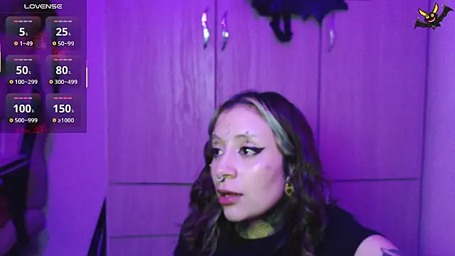 Snapshot of vainilla_doll chatting on April 2026 02:33:01 AM vainilla doll online show from April 2026 02:33:01 AM