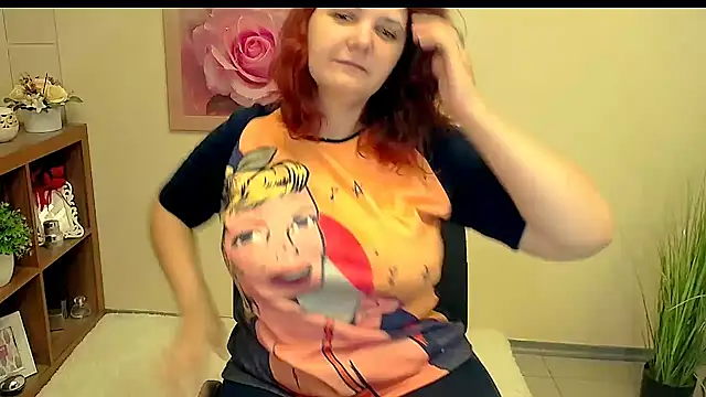 Snapshot of TwoBigSuns chatting on September 2025 12:49:02 PM TwoBigSuns online show from September 2025 12:49:02 PM