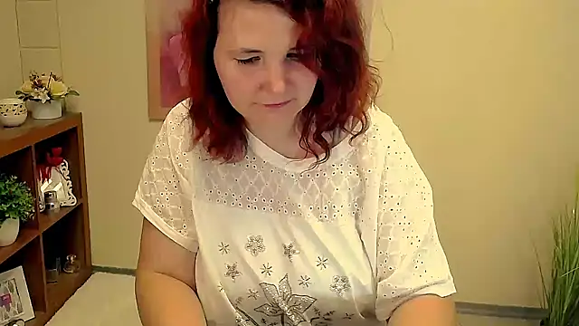 Snapshot of TwoBigSuns chatting on September 2025 12:40:01 PM TwoBigSuns online show from September 2025 12:40:01 PM