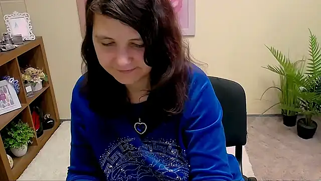 Snapshot of TwoBigSuns chatting on March 2026 08:10:02 AM TwoBigSuns online show from March 2026 08:10:02 AM