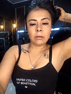 Aniajoness  online show from November 2025 03:40:02 AM