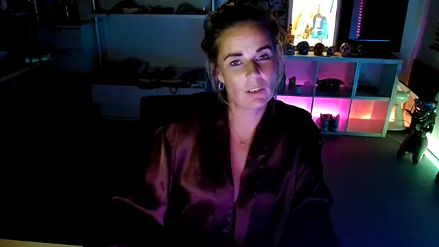 Snapshot of Mrs-Aurora chatting on October 2025 01:48:02 AM Mrs-Aurora online show from October 2025 01:48:02 AM