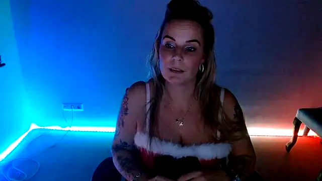 Mrs-Aurora online show from December 2025 09:33:02 PM