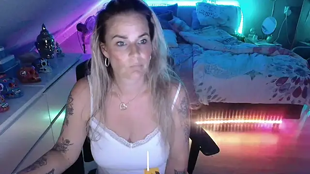 Mrs-Aurora online show from May 2026 12:08:01 AM