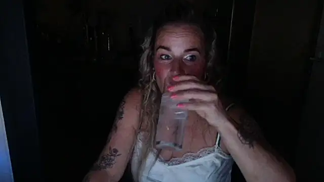 Mrs-Aurora online show from May 2026 09:42:01 PM
