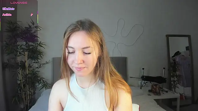 Snapshot of Luna_G0ld chatting on October 2025 11:04:01 PM Luna G0ld online show from October 2025 11:04:01 PM