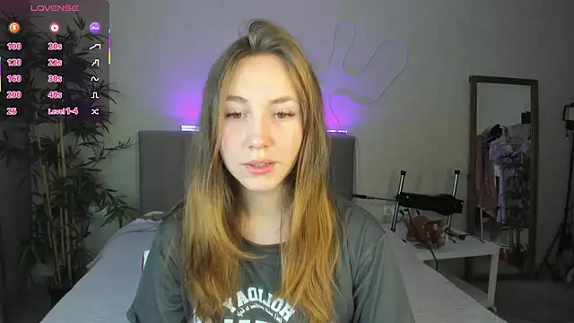 Snapshot of Luna_G0ld chatting on October 2025 10:43:02 PM Luna G0ld online show from October 2025 10:43:02 PM