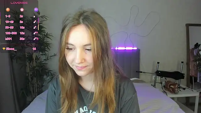 Snapshot of Luna_G0ld chatting on October 2025 12:11:01 AM Luna G0ld online show from October 2025 12:11:01 AM