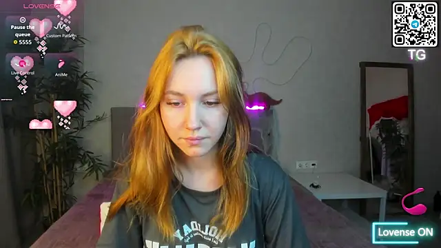 Snapshot of Luna_G0ld chatting on October 2025 12:01:02 AM Luna G0ld online show from October 2025 12:01:02 AM