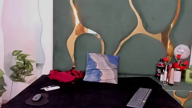 Snapshot of perlaasm chatting on October 2025 01:01:01 PM perlaasm online show from October 2025 01:01:01 PM