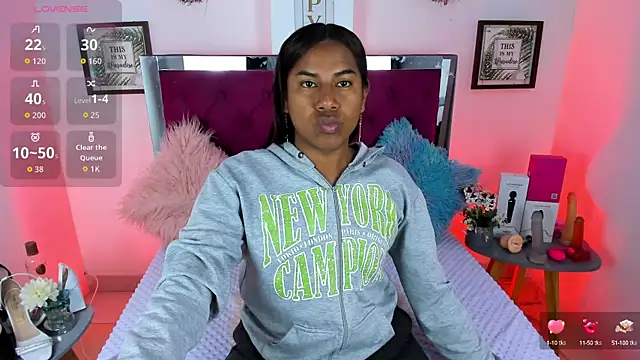 Khloee f w online show from September 2025 05:49:01 PM