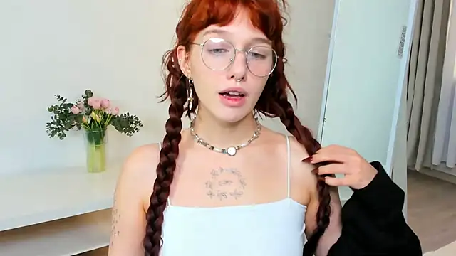 LeelooYolo online show from November 2025 10:35:02 AM