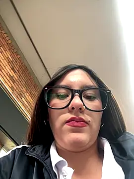 Katie rawwww online show from November 2025 01:11:02 PM