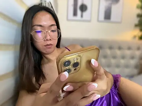Sluttgwen69 online show from May 2026 01:19:01 PM