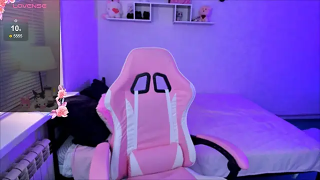 Snapshot of MiaScarlettt chatting on October 2025 07:36:02 PM MiaScarlettt online show from October 2025 07:36:02 PM