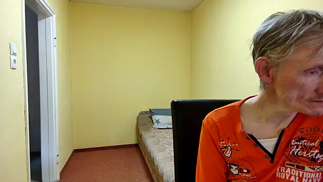 Snapshot of k74robert chatting on April 2026 02:43:01 PM k74robert online show from April 2026 02:43:01 PM