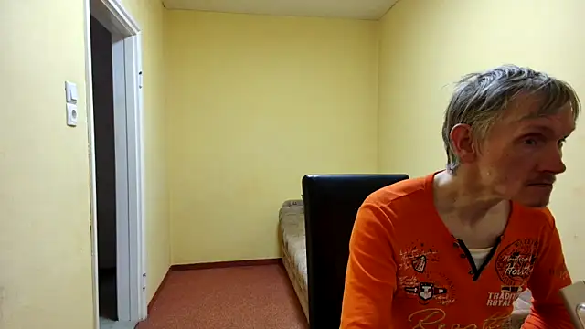 Snapshot of k74robert chatting on April 2026 01:16:02 PM k74robert online show from April 2026 01:16:02 PM