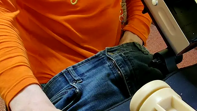 Snapshot of k74robert chatting on April 2026 06:58:02 PM k74robert online show from April 2026 06:58:02 PM