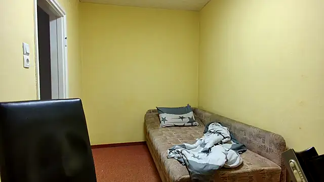 Snapshot of k74robert chatting on April 2026 04:08:01 PM k74robert online show from April 2026 04:08:01 PM