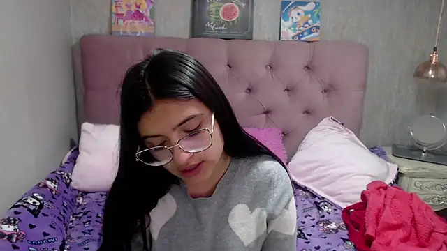 laurenelove online show from September 2025 02:44:02 AM