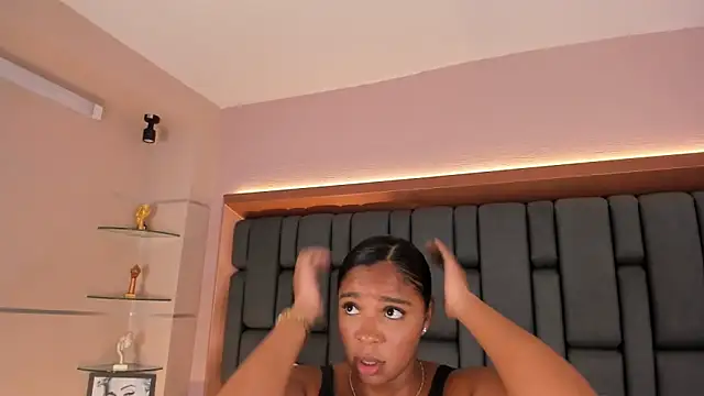 LisaMendez online show from October 2025 04:00:01 AM