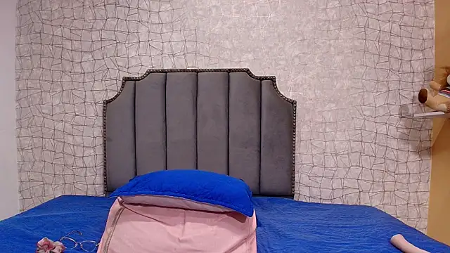 chloe leroy  online show from September 2025 11:55:02 AM