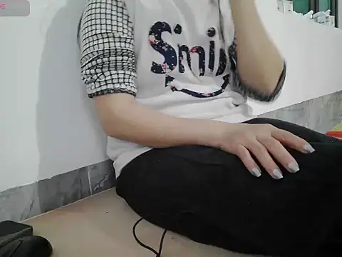 Snapshot of Owe_chan chatting on February 2026 11:45:01 PM Owe chan online show from February 2026 11:45:01 PM