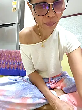 Snapshot of Mama_Eva_1 chatting on October 2025 10:04:01 PM Mama Eva 1 online show from October 2025 10:04:01 PM