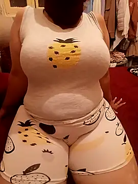 Snapshot of mayakhalyfaa chatting on October 2025 10:51:02 PM mayakhalyfaa online show from October 2025 10:51:02 PM