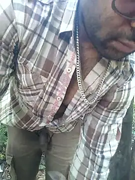 Snapshot of Aeroxx chatting on May 2026 04:39:01 AM Aeroxx online show from May 2026 04:39:01 AM
