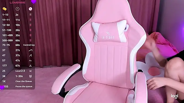 Momo Ayase  online show from November 2025 02:28:01 PM