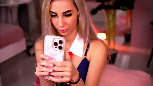 AwaLynch online show from March 2026 05:32:02 AM