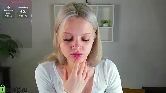 Allice Cox online show from October 2025 01:04:02 AM