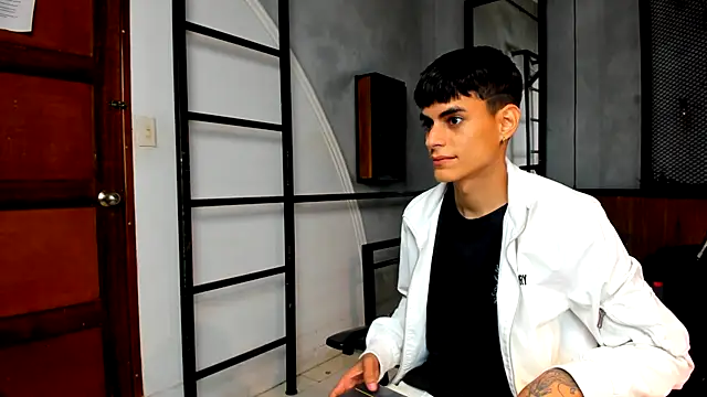 Snapshot of Dani_mc1 chatting on October 2025 11:42:02 AM Dani mc1 online show from October 2025 11:42:02 AM