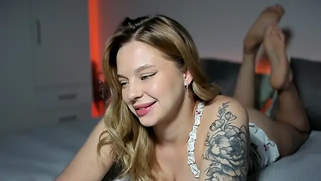 LilyFlamee online show from February 2026 02:11:02 PM