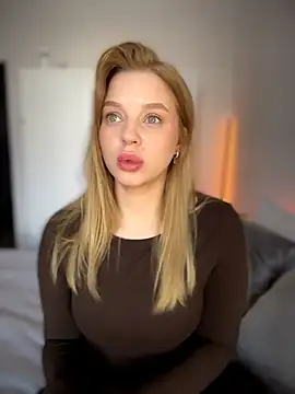 LilyFlamee online show from March 2026 02:55:01 PM