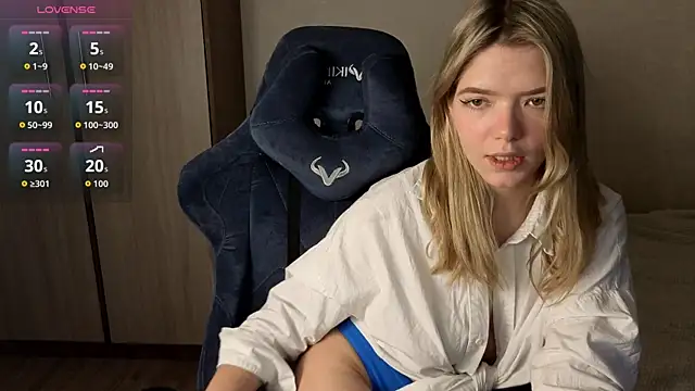 Snapshot of KatanaSVibe chatting on October 2025 09:32:01 AM KatanaSVibe online show from October 2025 09:32:01 AM