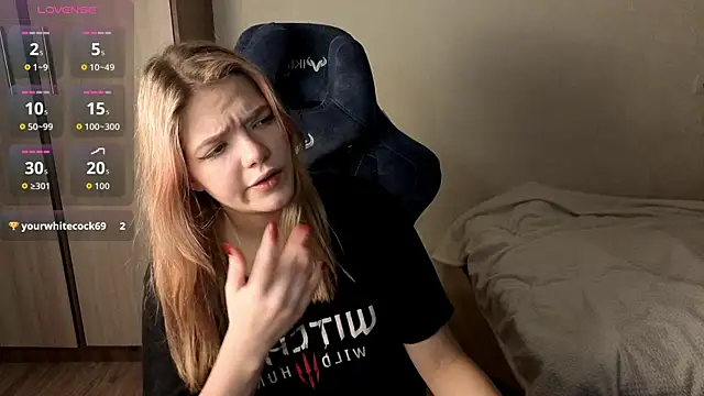 Snapshot of KatanaSVibe chatting on October 2025 01:34:01 PM KatanaSVibe online show from October 2025 01:34:01 PM