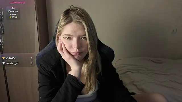 Snapshot of KatanaSVibe chatting on December 2025 10:53:01 AM KatanaSVibe online show from December 2025 10:53:01 AM