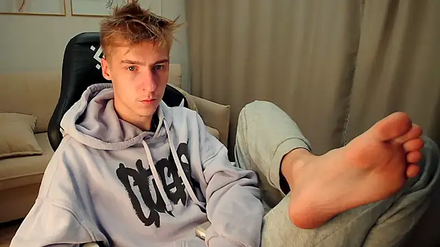 Snapshot of MrSexyCum4U chatting on September 2025 01:38:02 PM MrSexyCum4U online show from September 2025 01:38:02 PM