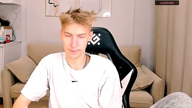 Snapshot of MrSexyCum4U chatting on October 2025 12:06:02 PM MrSexyCum4U online show from October 2025 12:06:02 PM