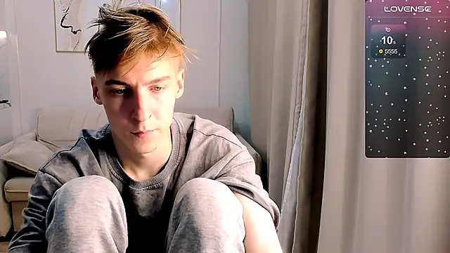 Snapshot of MrSexyCum4U chatting on November 2025 11:07:02 PM MrSexyCum4U online show from November 2025 11:07:02 PM